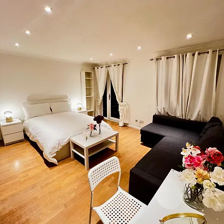 A Calm Stay Near Battersea Reach